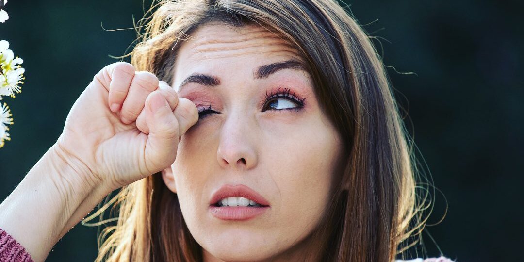 7 Tips Mencegah Mata Merah Selama Musim Alergi