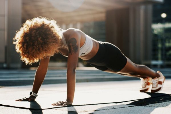 5 Cara Mempertahankan Otot Tanpa Pergi ke Gym