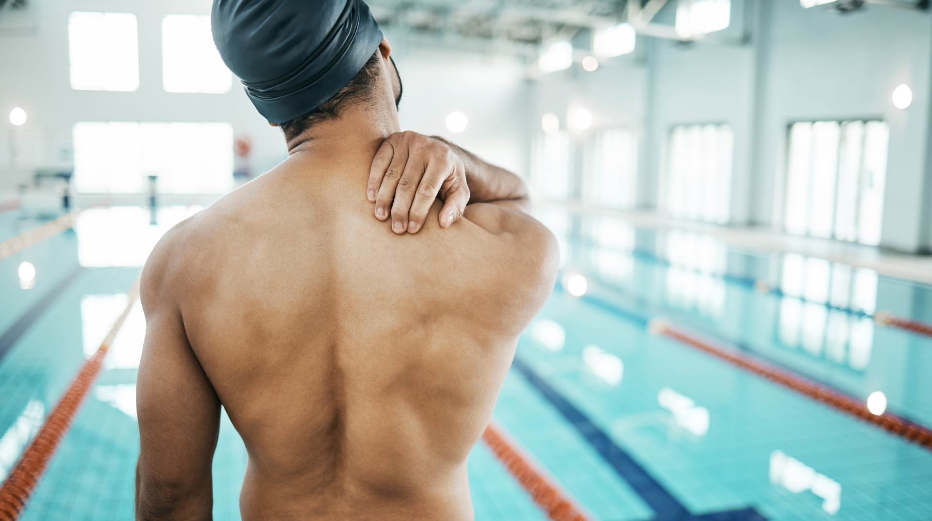 10 Cara Menghindari Bahu Cedera Saat Berenang