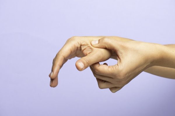 10 Manfaat Memijat Tangan Sebelum Tidur 10 Manfaat Memijat Tangan Sebelum Tidur