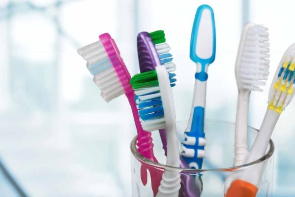 7 Alasan Mengapa Sikat Gigi Harus Diganti Rutin 7 Alasan Mengapa Sikat Gigi Harus Diganti Rutin